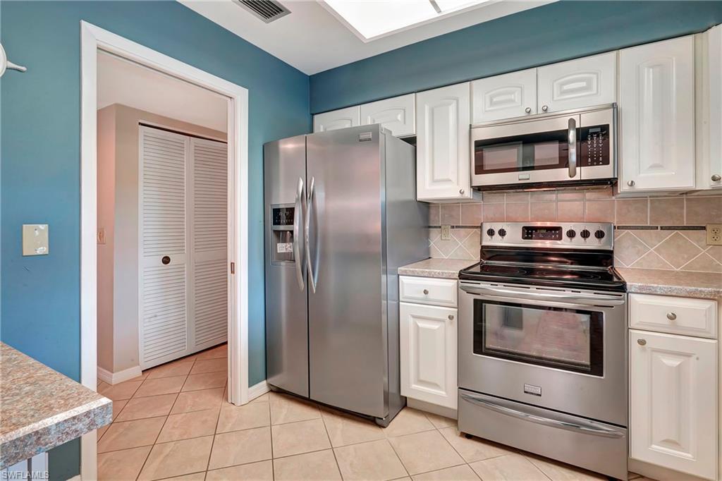 LAKEWOOD VILLAS - Residential