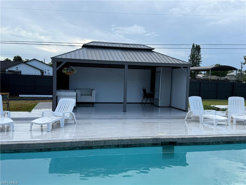 COUNTRY CLUB ESTATES - Residential Lease
