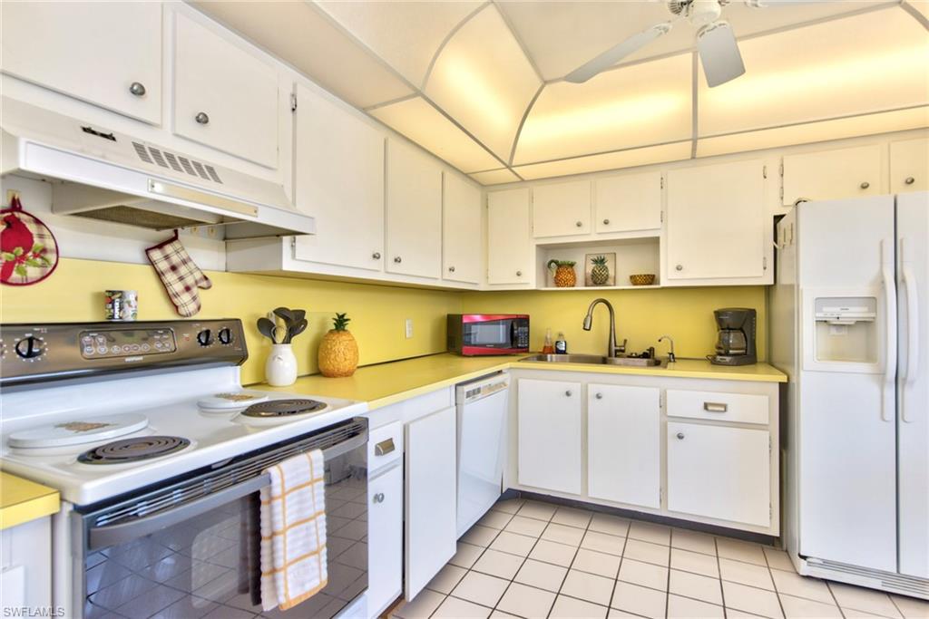 GLADES COUNTRY CLUB - Residential