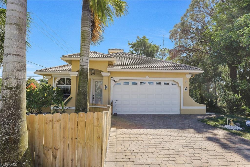 NAPLES PARK - Residential