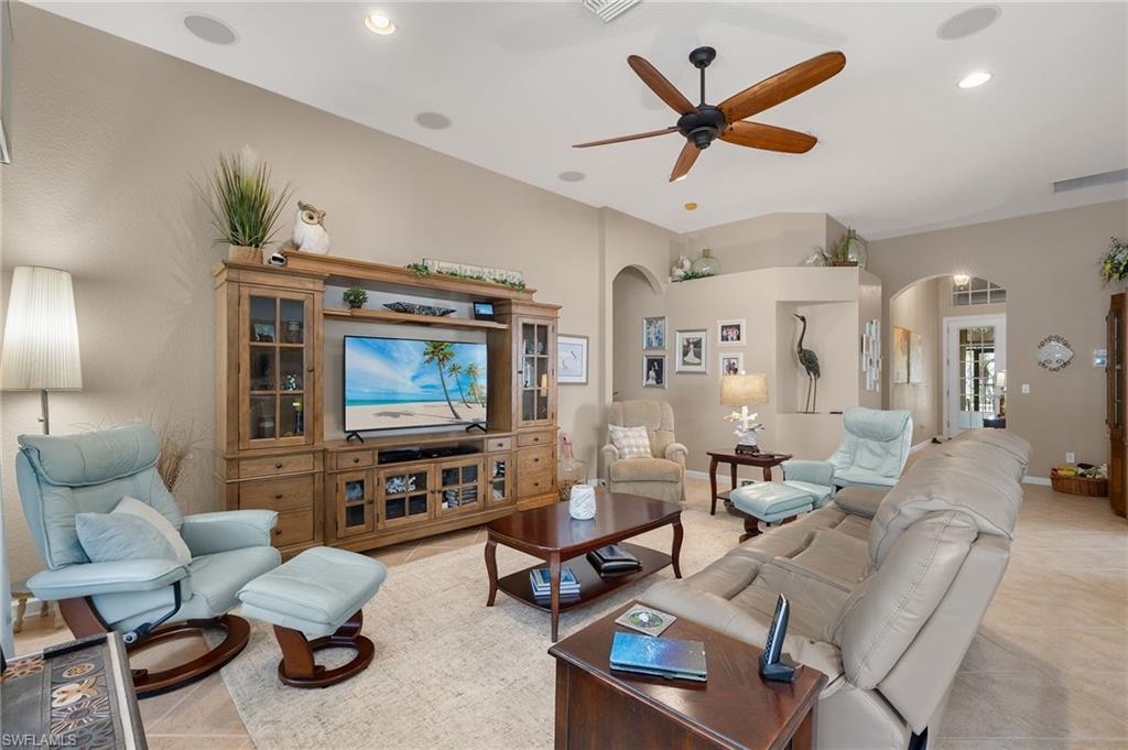 CROWN COLONY - Residential