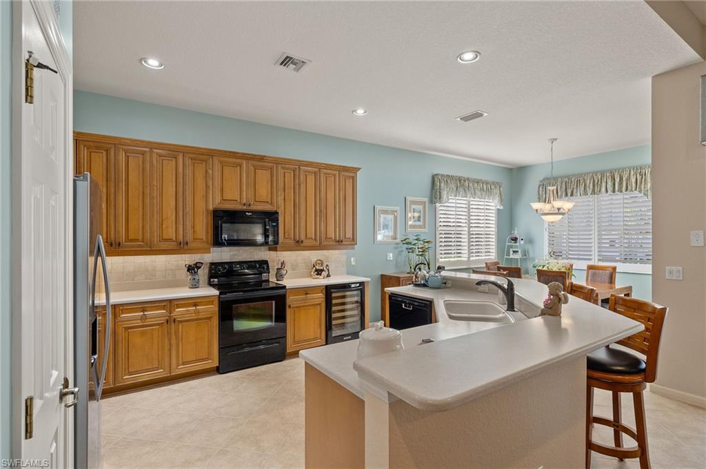CROWN COLONY - Residential