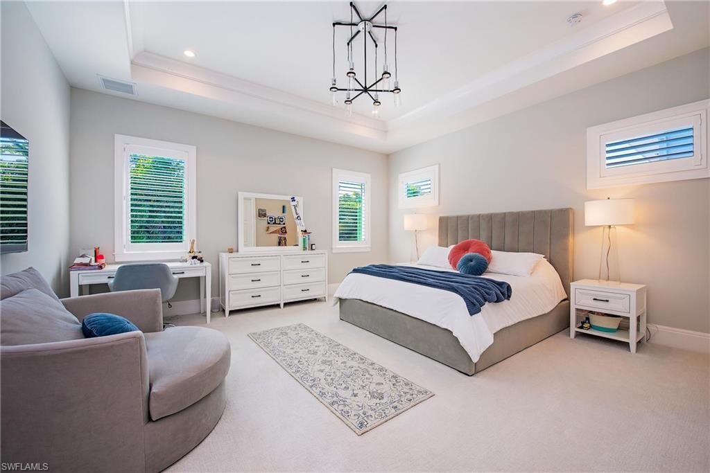 WINDWARD ISLE - Residential