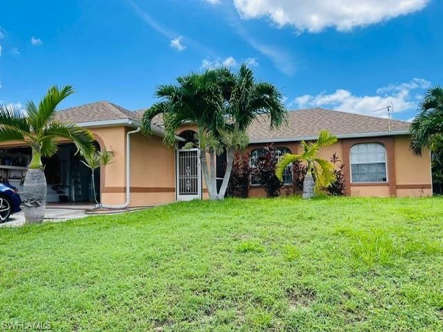 Seller is motivated!!! Well kept home with new roof and remodeled kitchen less than 2 years old,located in the SW area of Cape Coral. Conveniently located, close to schools and shops.