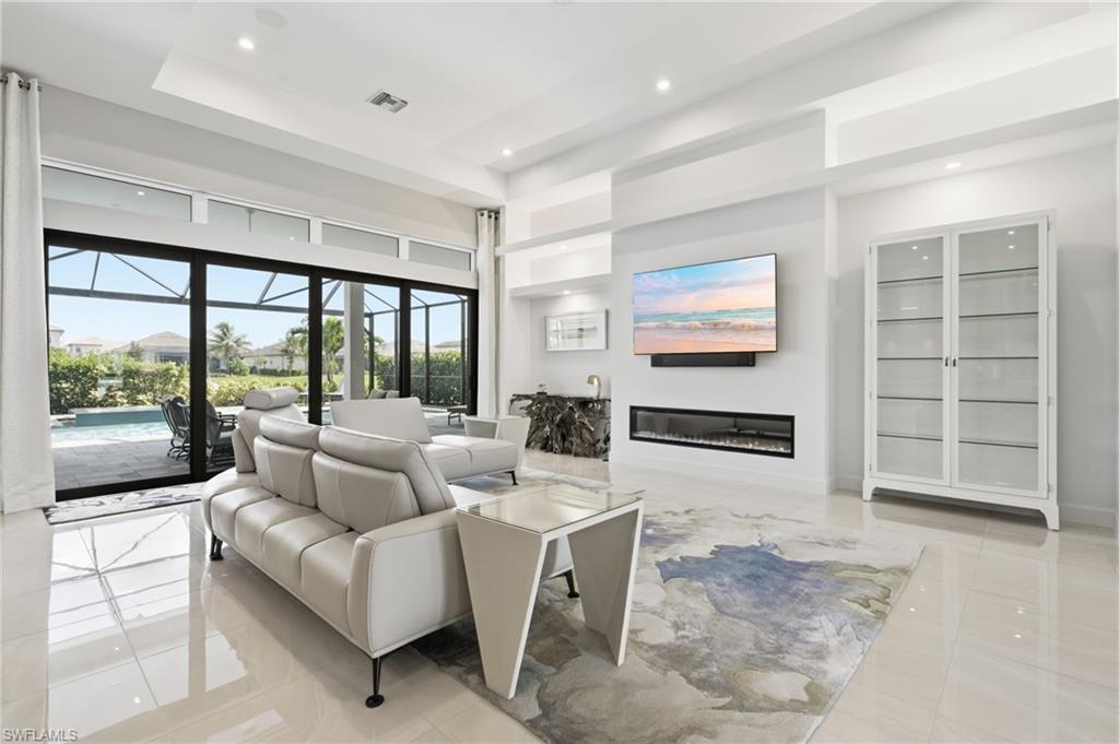 ESPLANADE LAKE CLUB - Residential