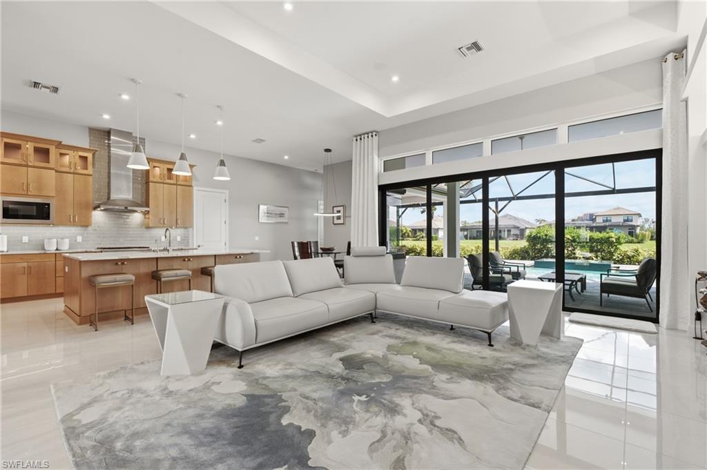 ESPLANADE LAKE CLUB - Residential