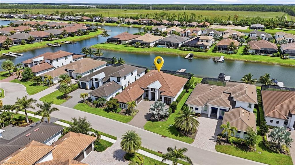 ESPLANADE LAKE CLUB - Residential