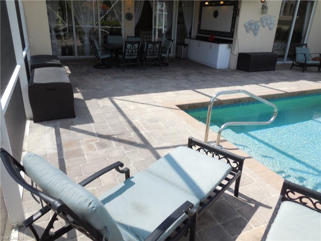 ISLAND WALK - Residential Lease