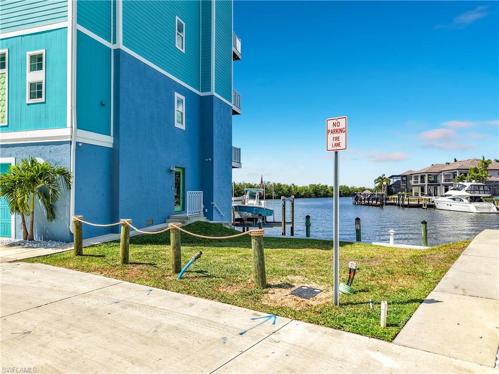 CAPE HARBOUR - Land