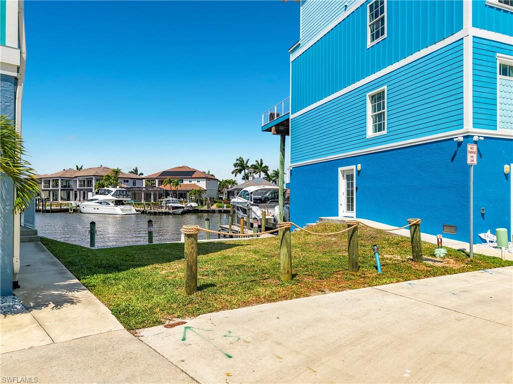 CAPE HARBOUR - Land