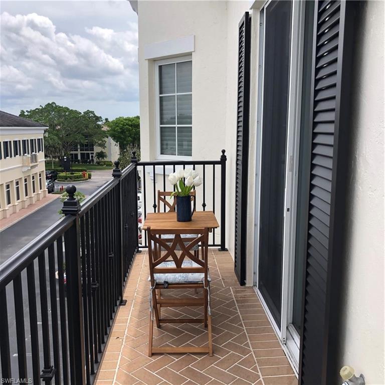 CHARLESTON SQUARE - Residential Lease