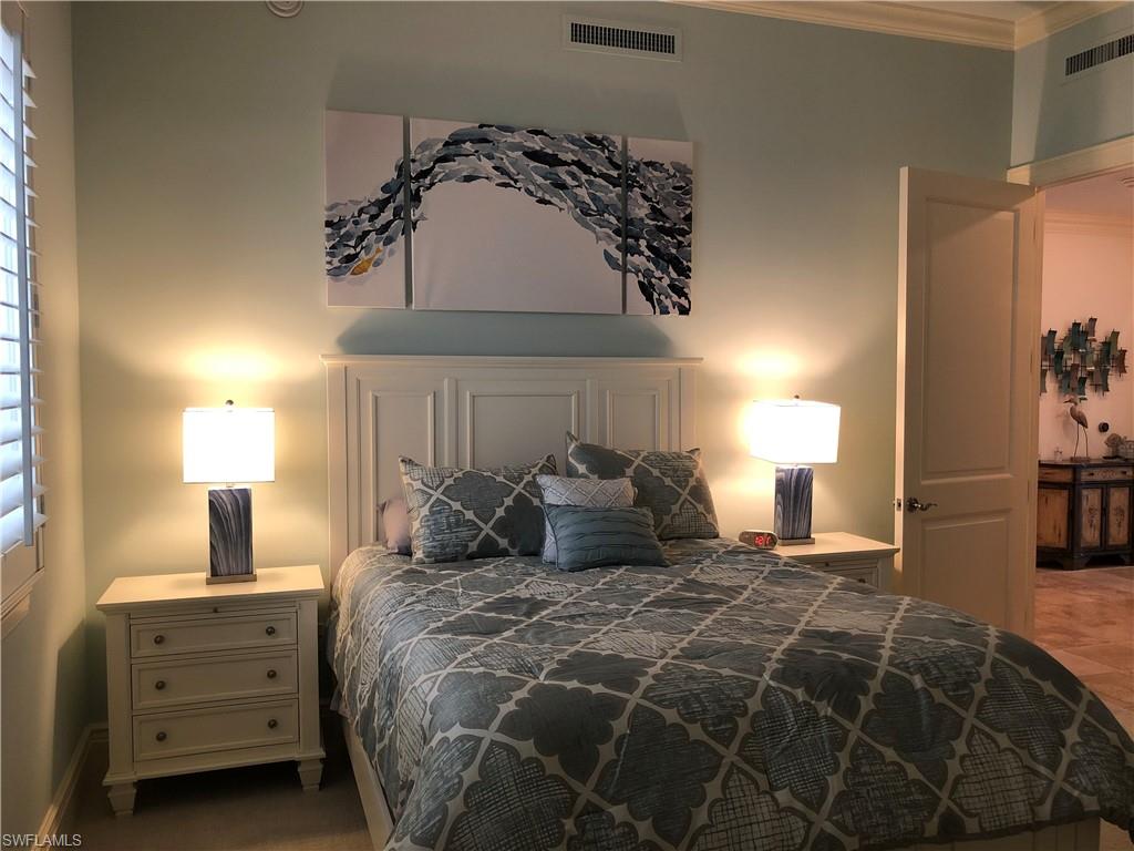 CHARLESTON SQUARE - Residential Lease