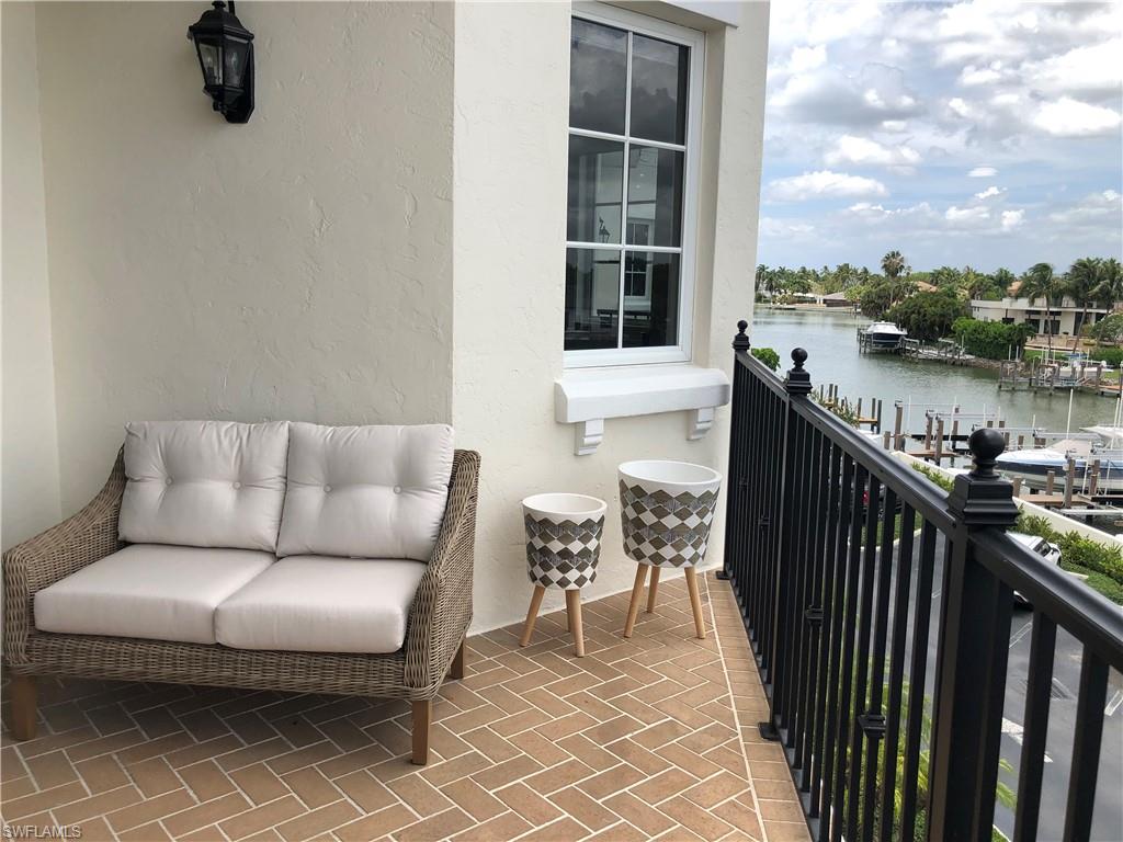 CHARLESTON SQUARE - Residential Lease