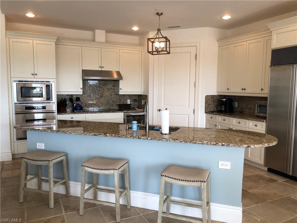 CHARLESTON SQUARE - Residential Lease