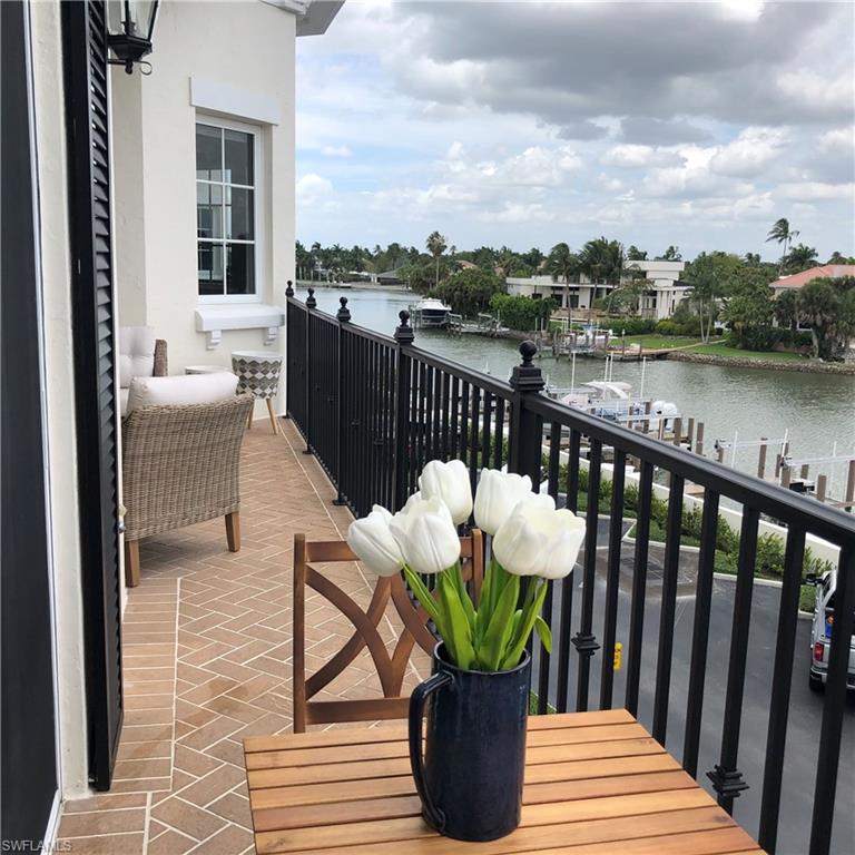 CHARLESTON SQUARE - Residential Lease