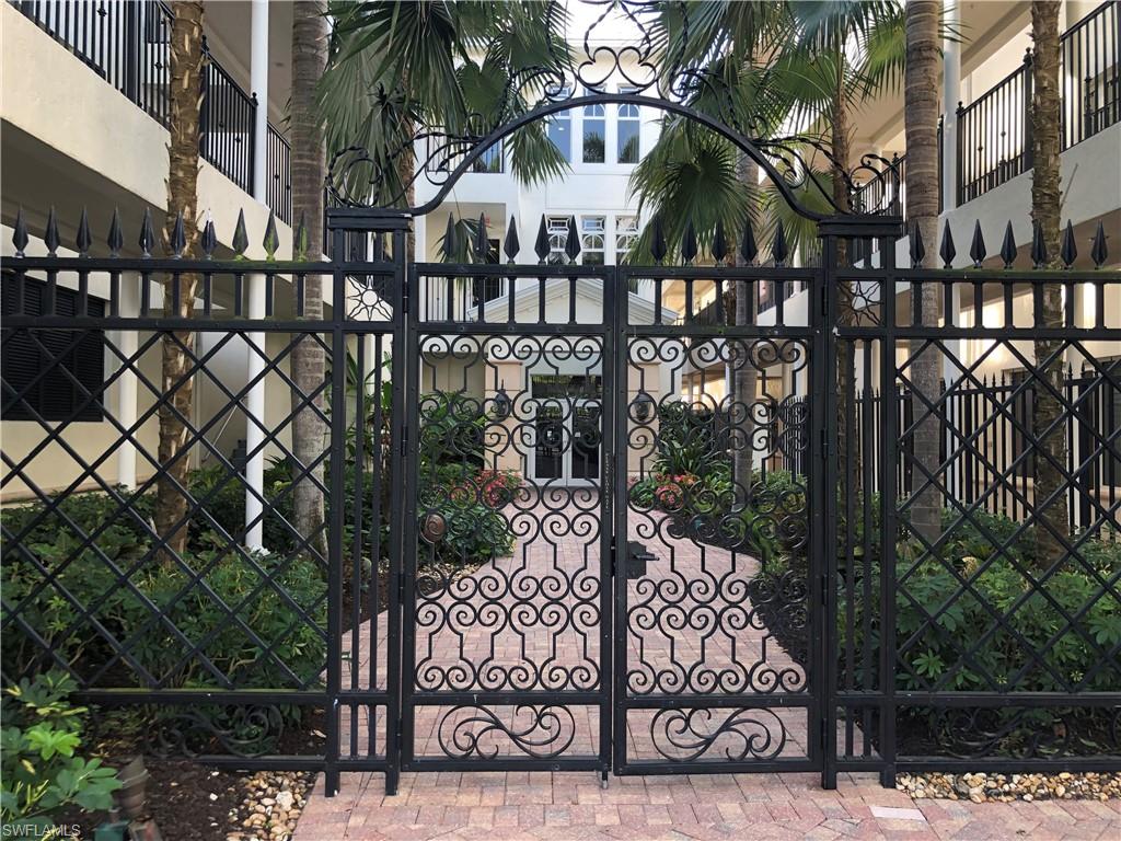 CHARLESTON SQUARE - Residential Lease