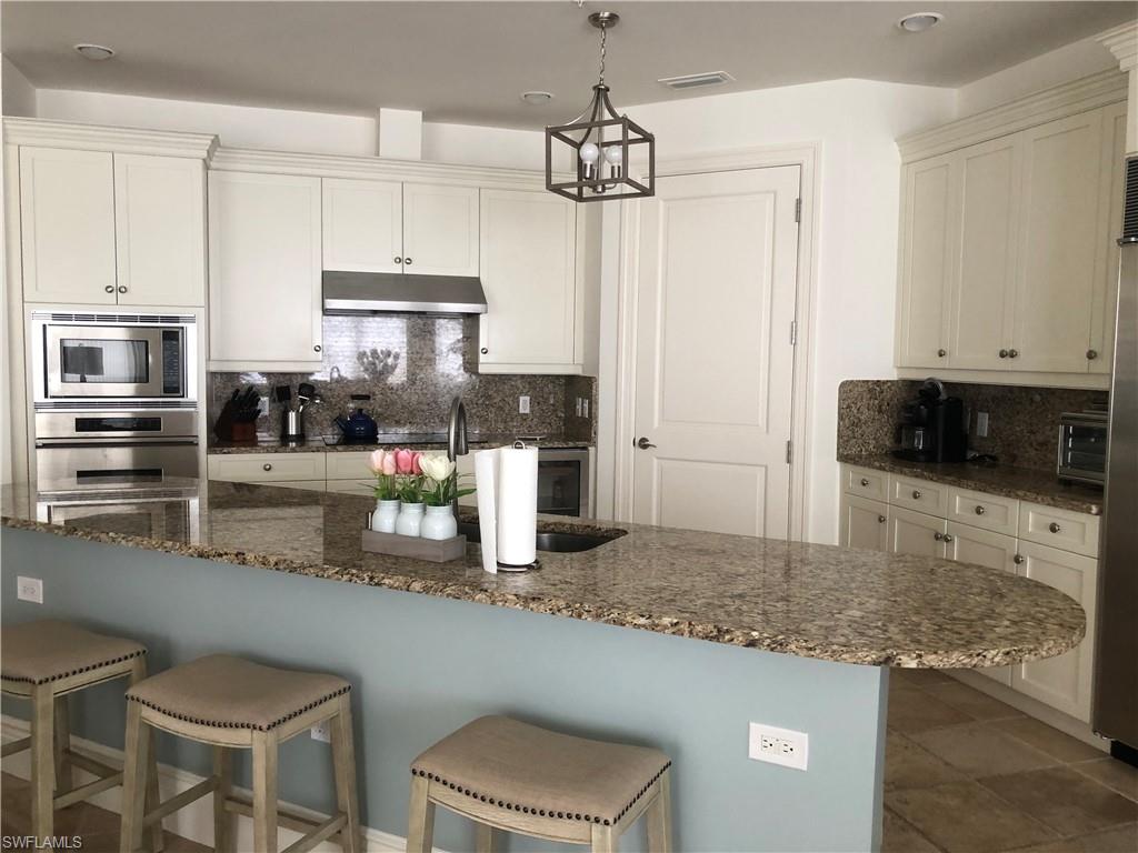 CHARLESTON SQUARE - Residential Lease