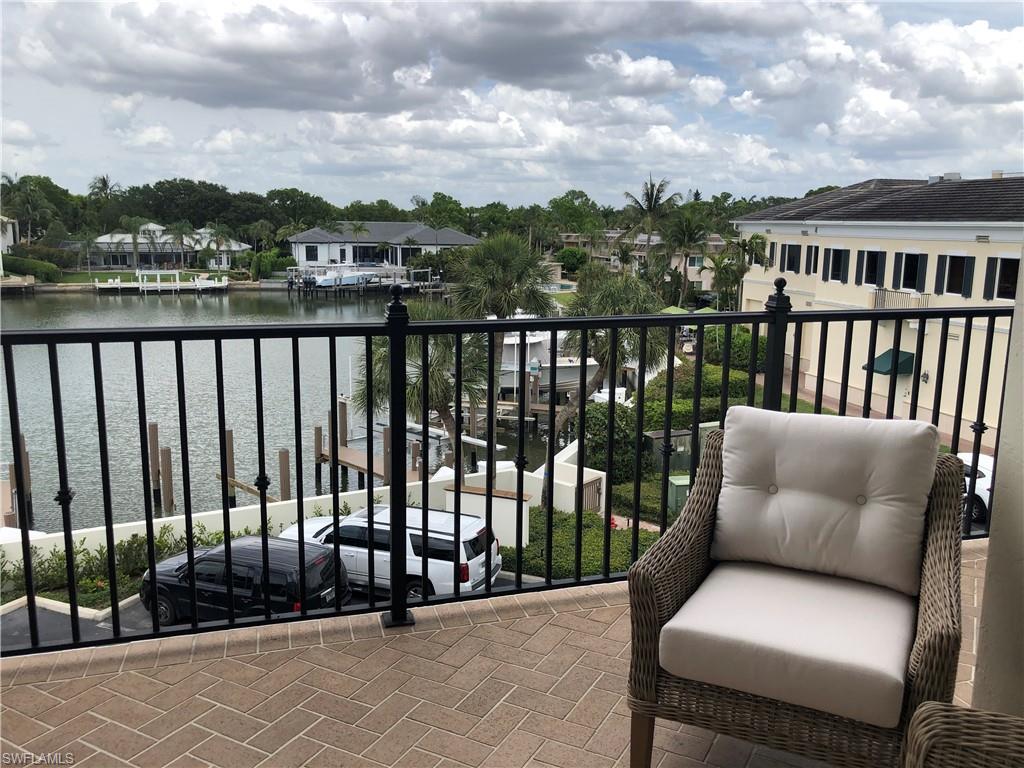 CHARLESTON SQUARE - Residential Lease