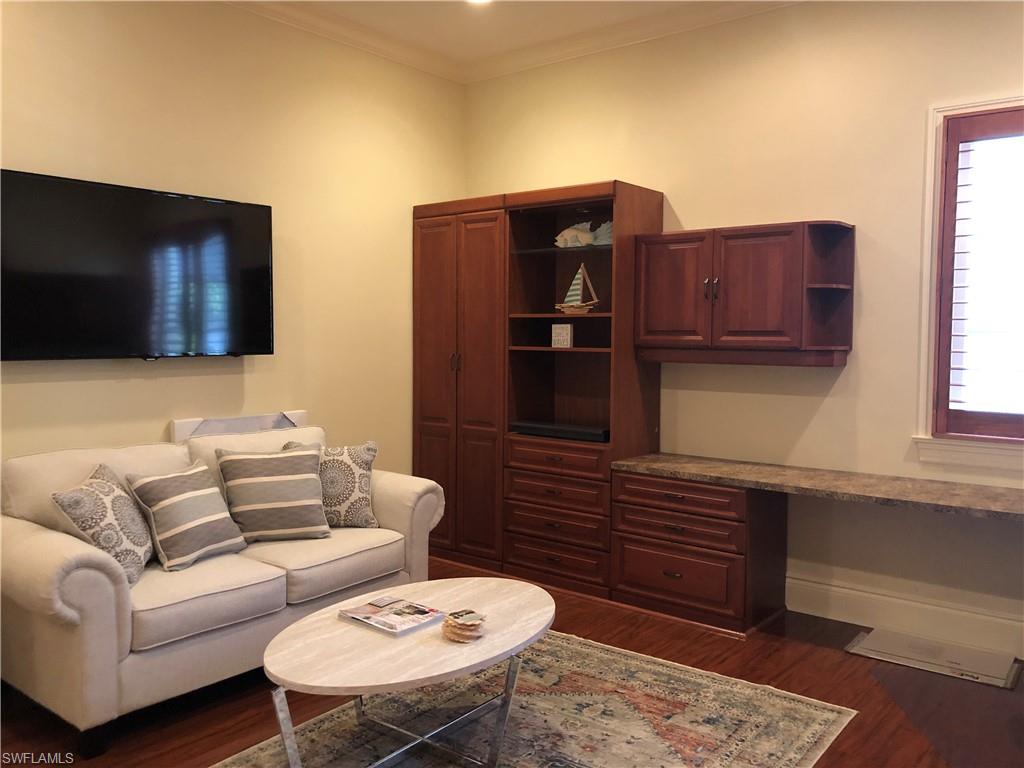 CHARLESTON SQUARE - Residential Lease