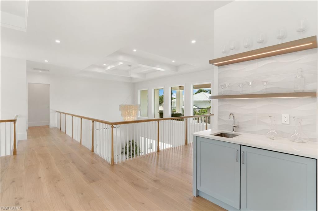 MOORINGS - Residential