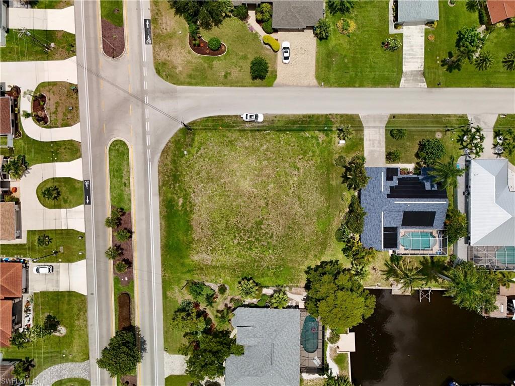CAPE CORAL - Land