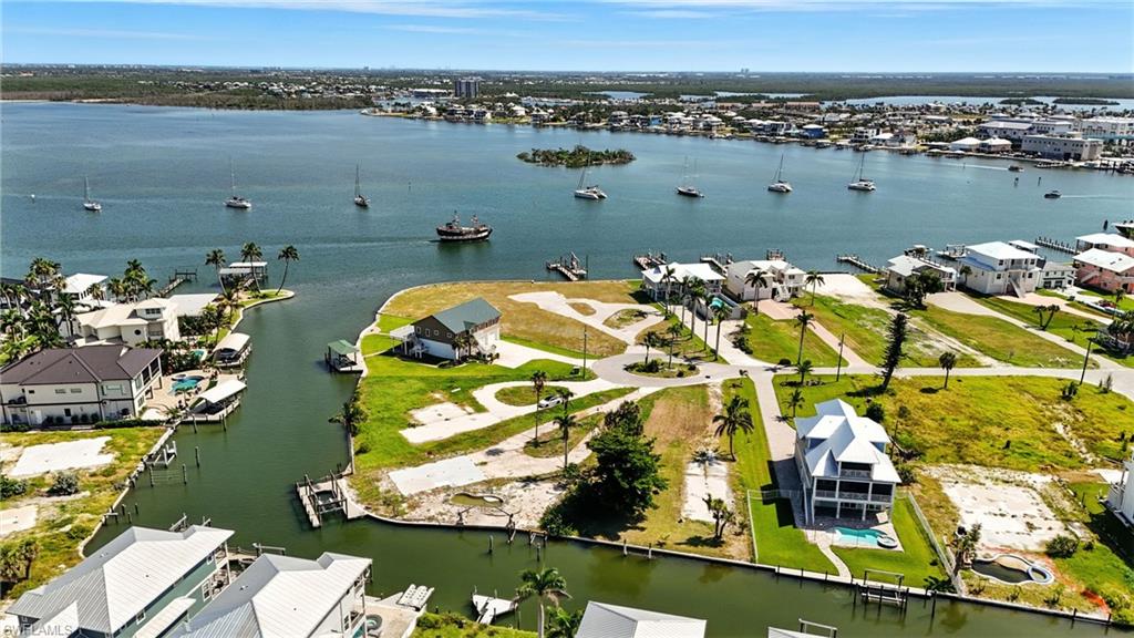 ISLAND SHORES - Land