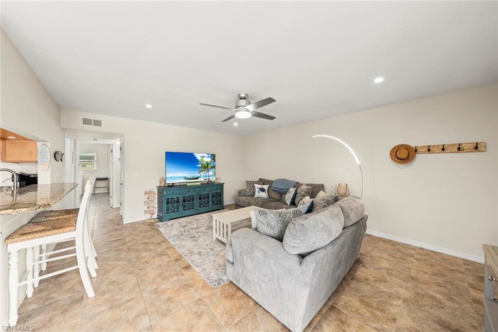 CAPTAINS WALK - Residential