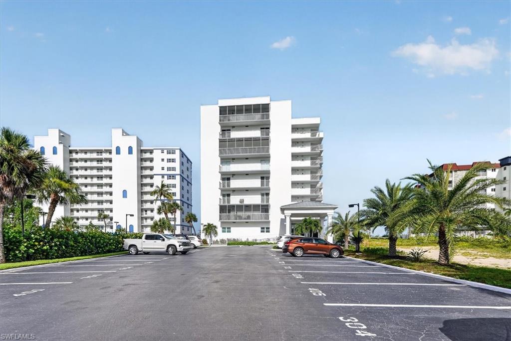 ISLAND REEF CONDO - Residential