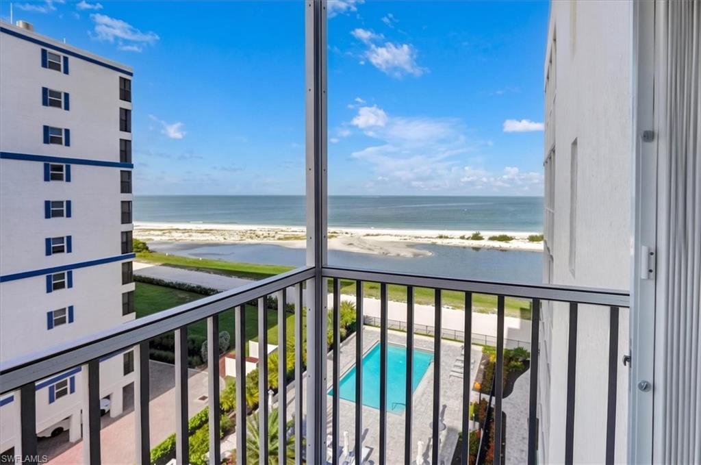 ISLAND REEF CONDO - Residential