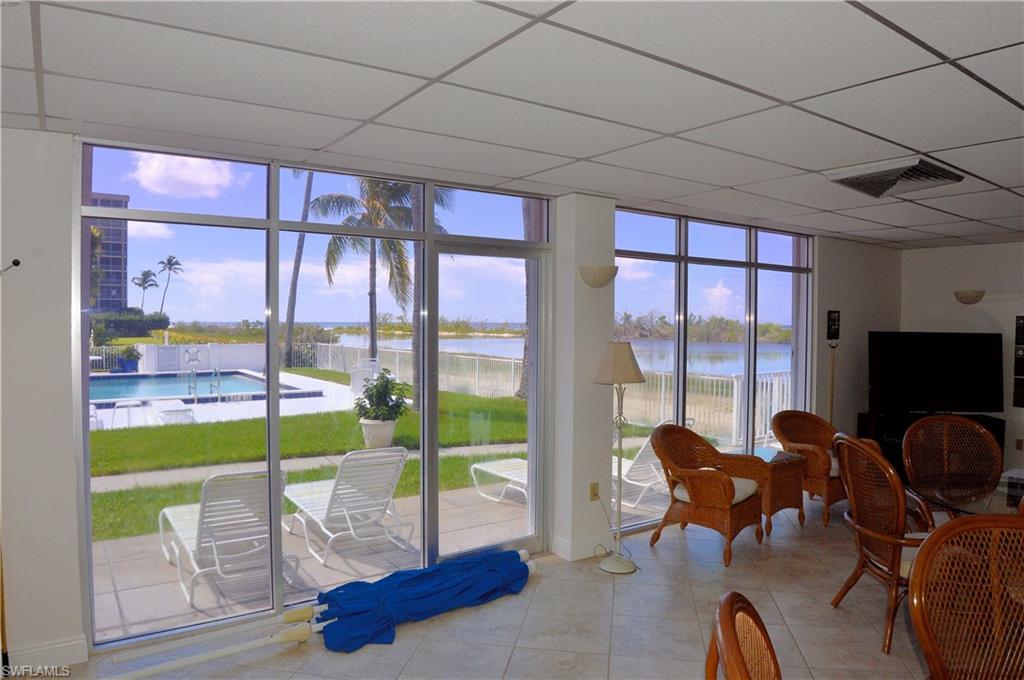 ISLAND REEF CONDO - Residential