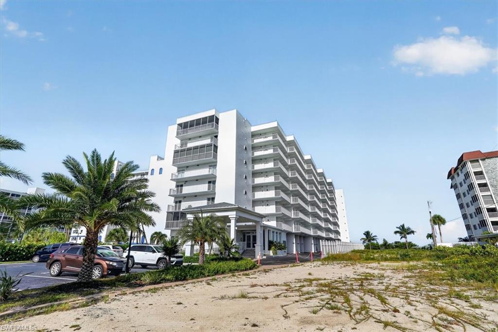 ISLAND REEF CONDO - Residential