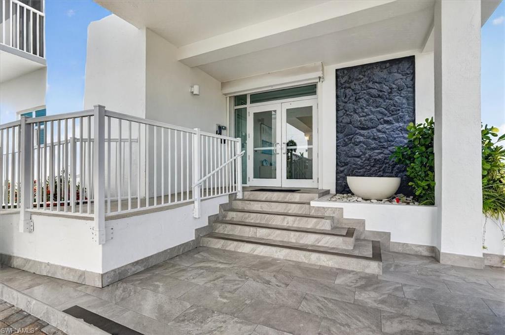 ISLAND REEF CONDO - Residential