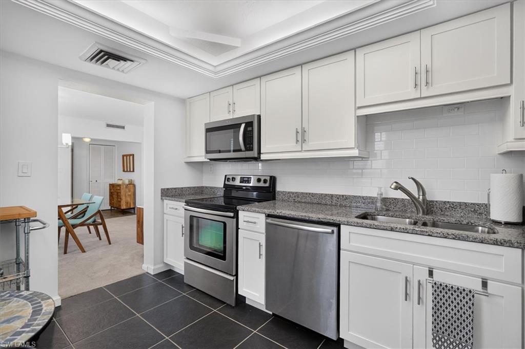 ISLAND REEF CONDO - Residential