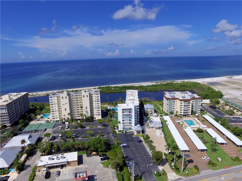 ISLAND REEF CONDO - Residential