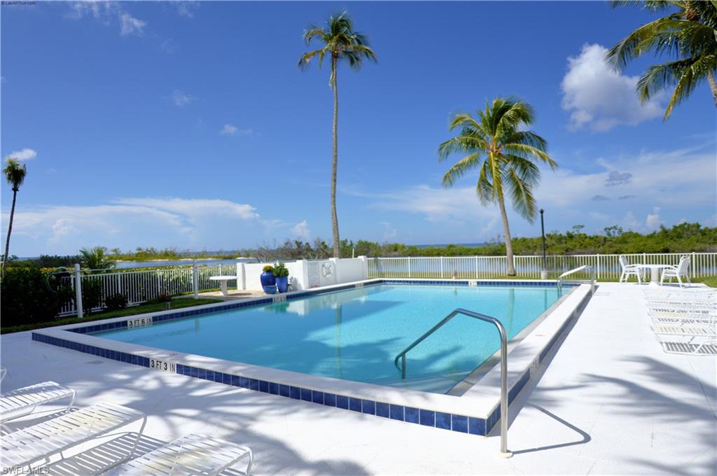 ISLAND REEF CONDO - Residential