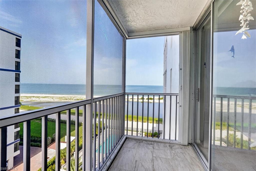 ISLAND REEF CONDO - Residential
