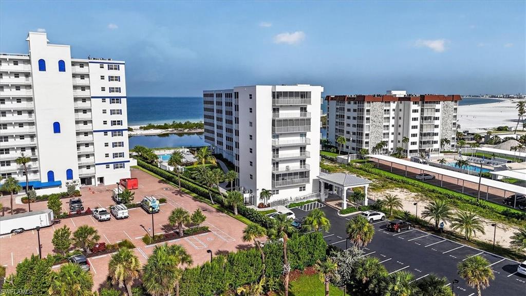 ISLAND REEF CONDO - Residential