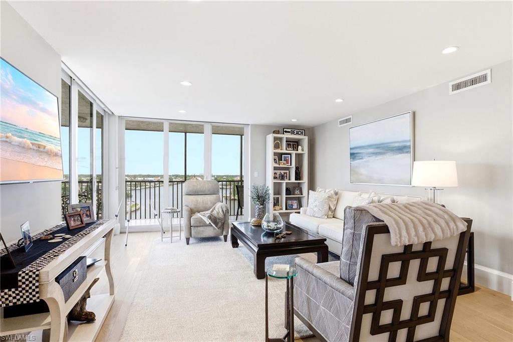 VANDERBILT BAY - Residential