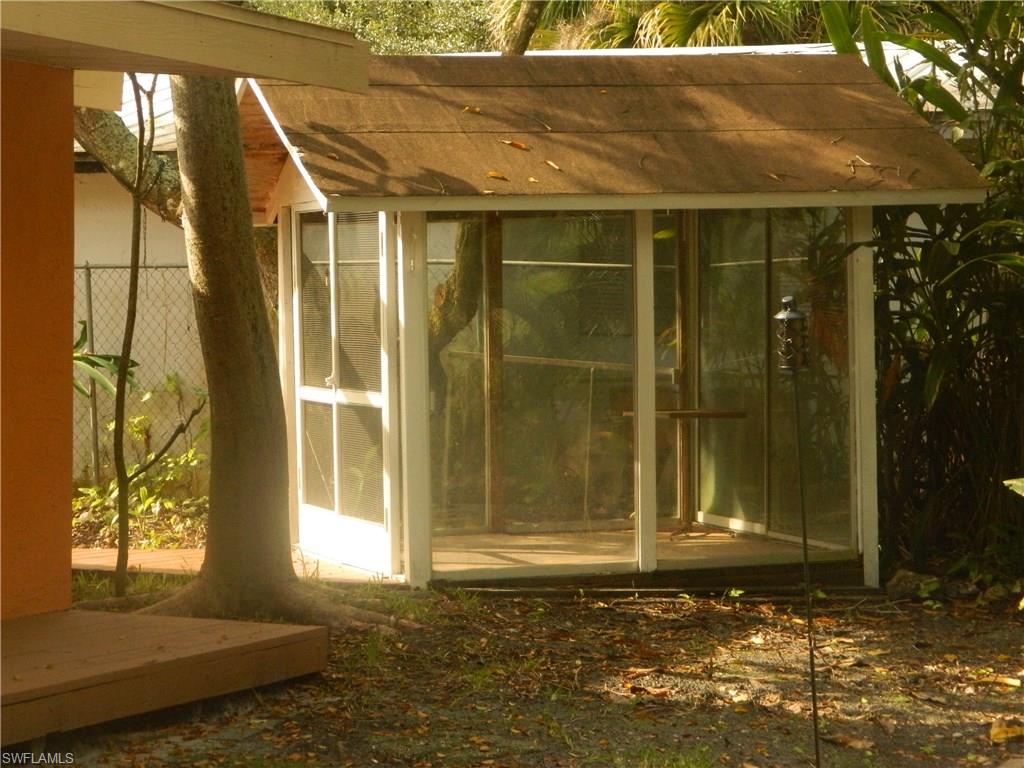 TROPICAL TRAILER PARK - Residential