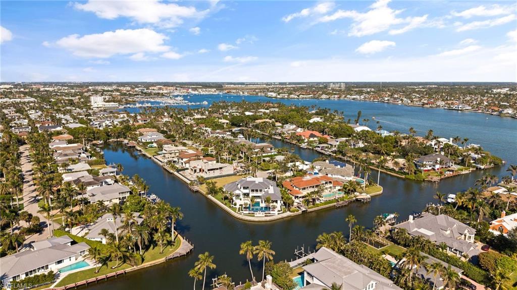 AQUALANE SHORES - Residential