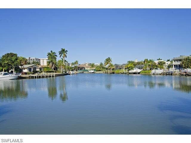 MOORINGS - Land