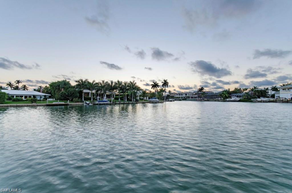 MOORINGS - Land