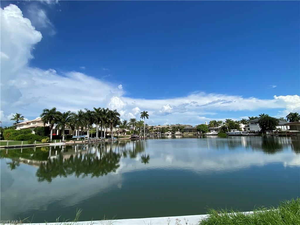 MOORINGS - Land