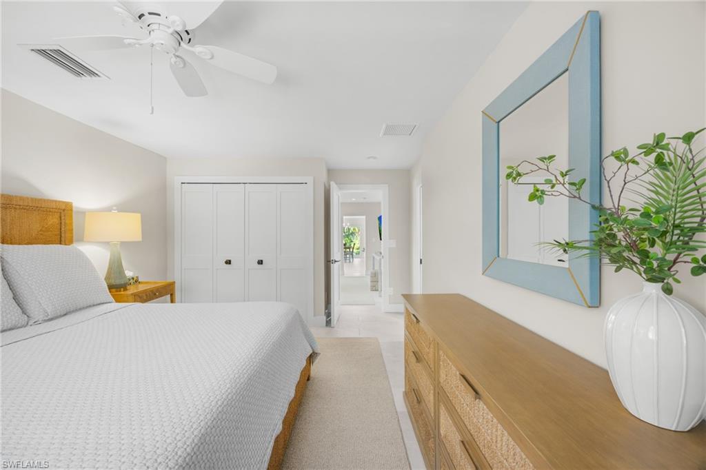 PALM LAKE - Residential