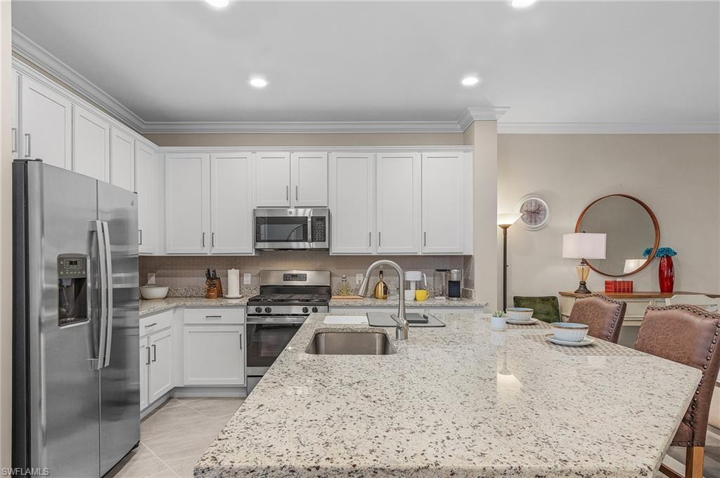 VENETIAN POINTE - Residential Lease