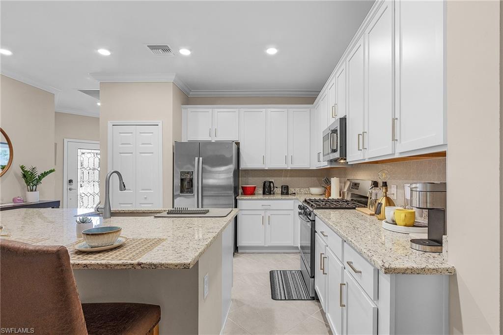 VENETIAN POINTE - Residential Lease