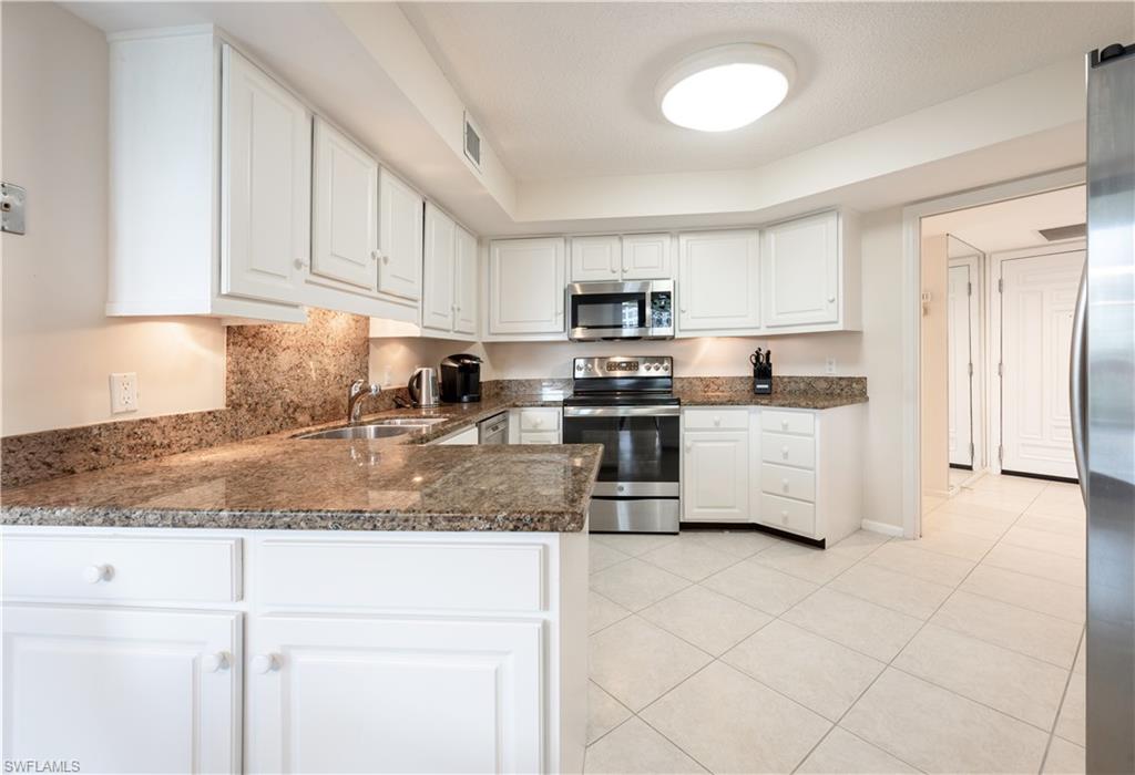ESPLANADE CLUB - Residential Lease