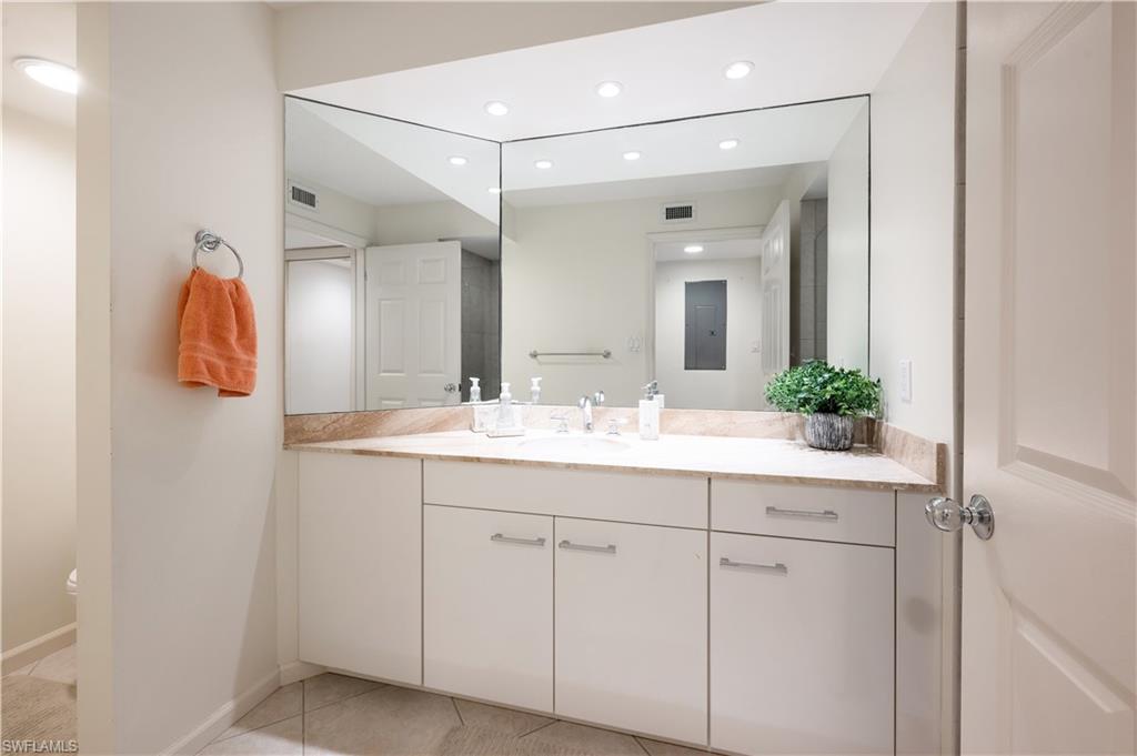 ESPLANADE CLUB - Residential Lease