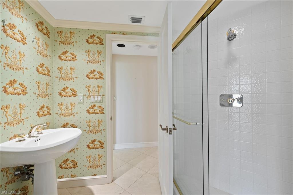 CARLYSLE AT BAY COLONY - Residential