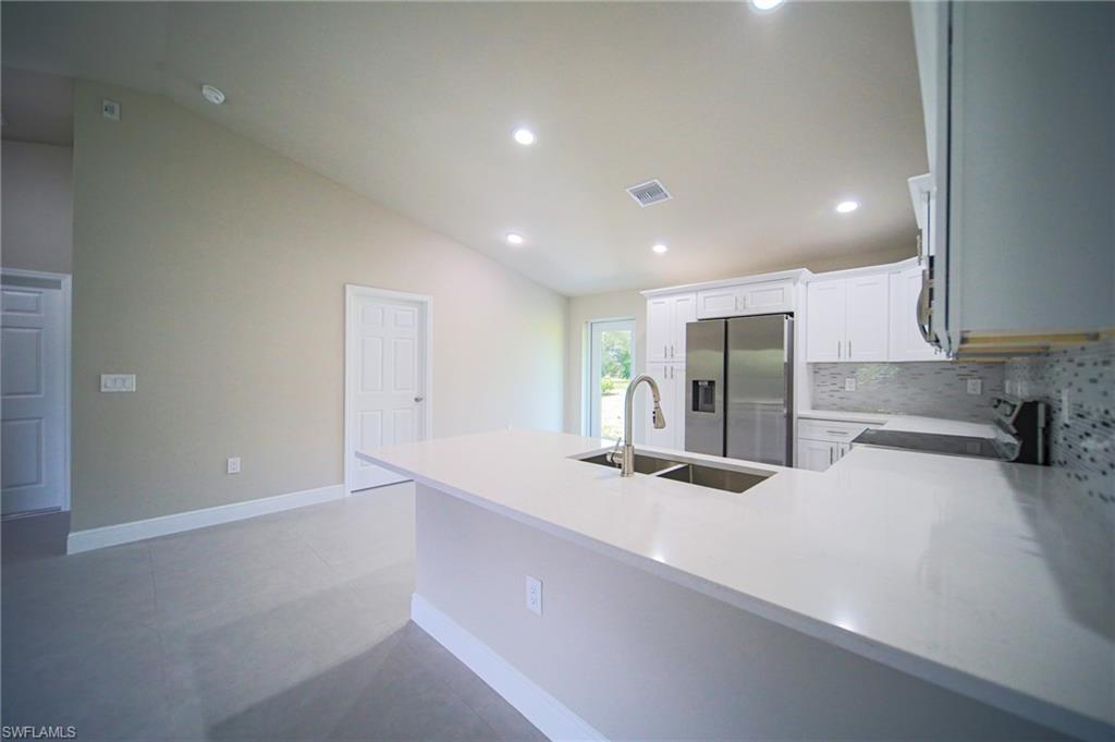 MIRROR LAKES - Residential